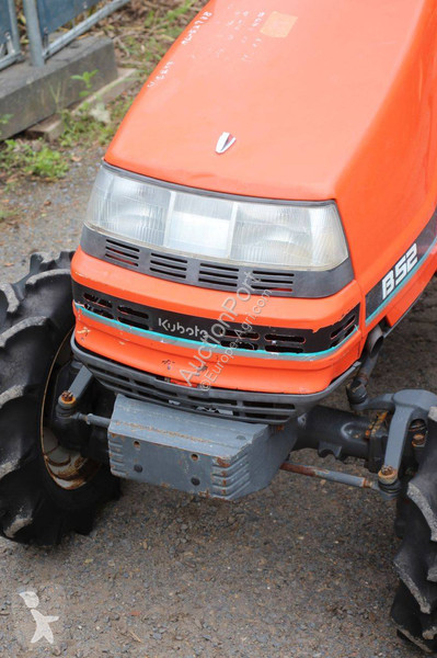 Сільськогосподарський трактор Kubota B52