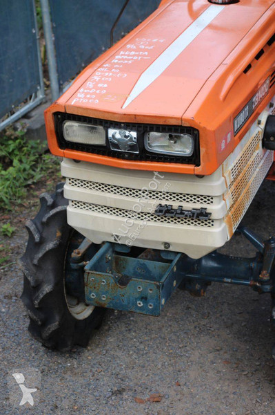 Сільськогосподарський трактор Kubota B1400DT