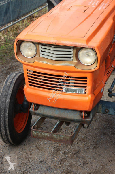 Сільськогосподарський трактор Kubota L2601