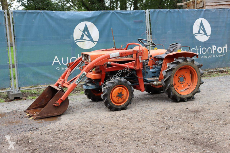 Kubota L2000DT tractor