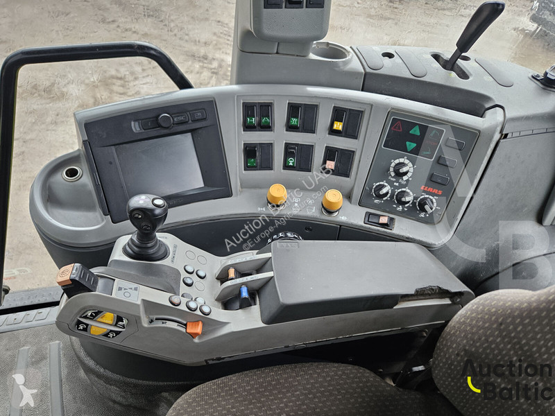Claas Axion 830 tractor
