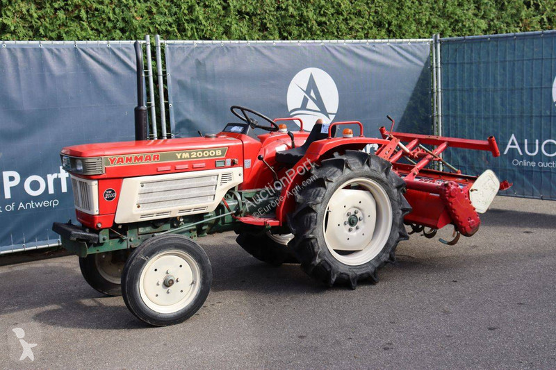 Tractor agrícola Yanmar YM2000B