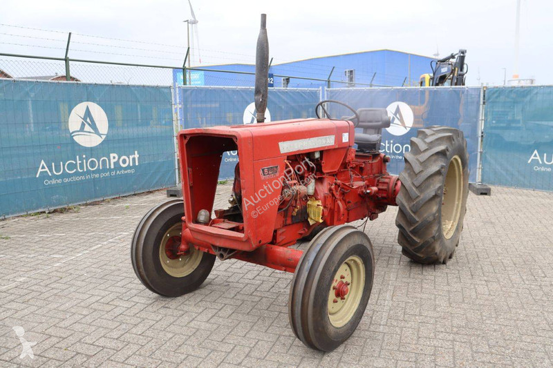 Tractor agrícola International 523