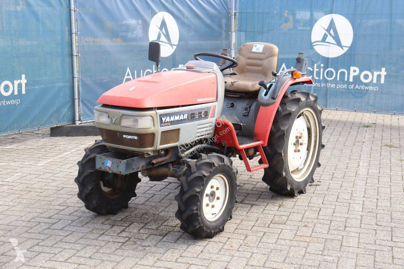 Tractor agrícola Yanmar F220D