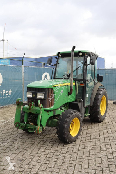 Tractor agrícola John Deere 5615 V