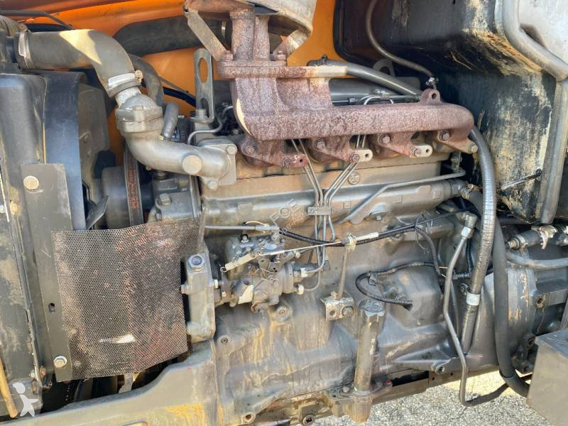 Tractor Renault 330  endommagé