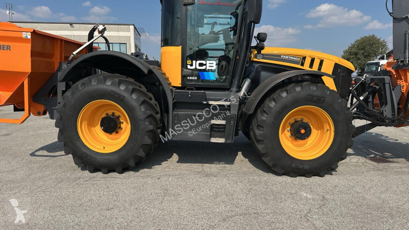 Tracteur agricole JCB 4220 4X4