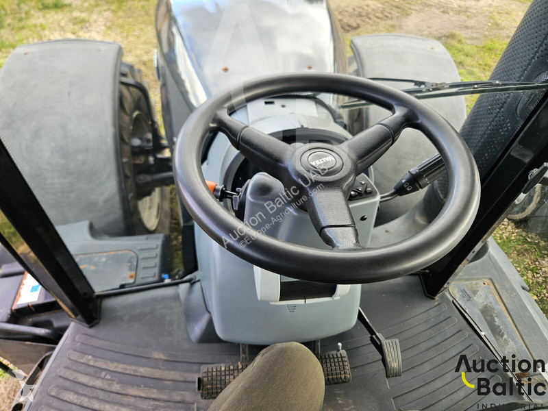 Tracteur agricole Valtra
