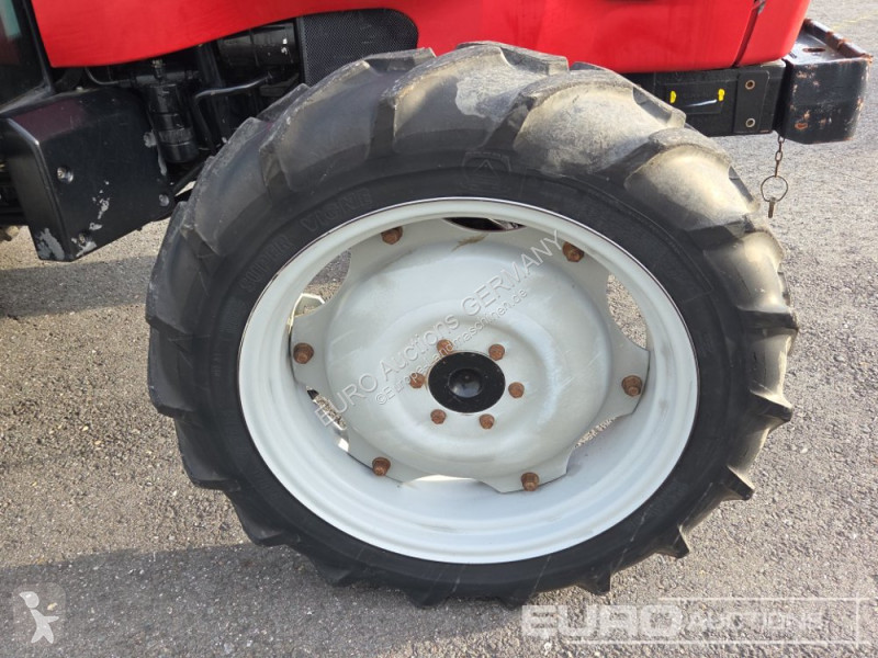 Zemědělský traktor Massey Ferguson 2210