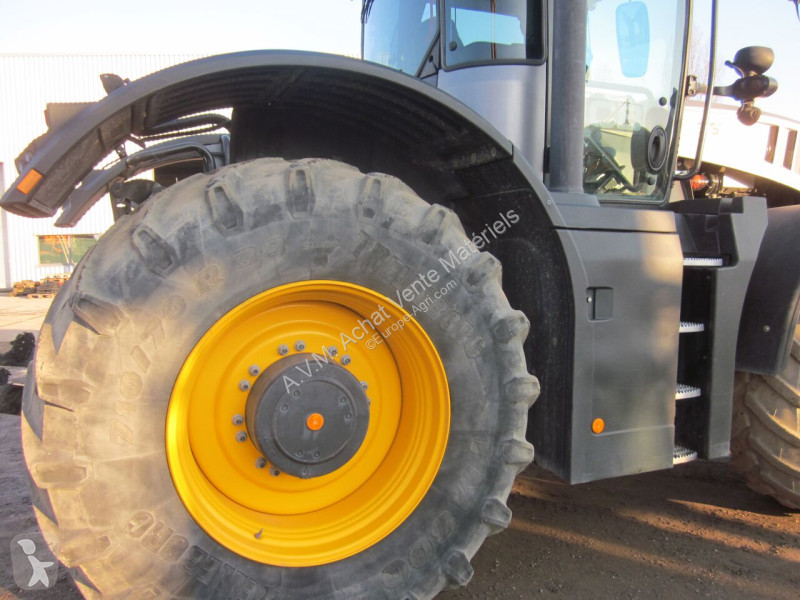 Zemědělský traktor JCB