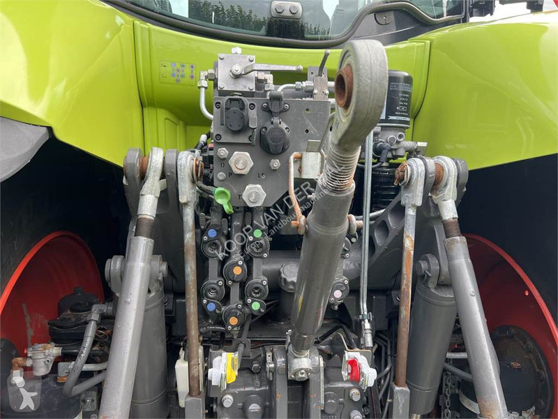 Tractor agrícola Claas Axion 830