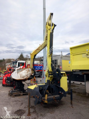 Auxiliary crane