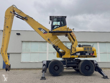 Autojeřáb Caterpillar