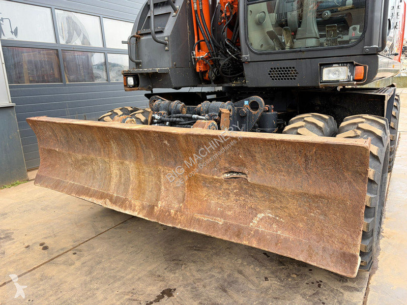 Rýpadlo Hitachi