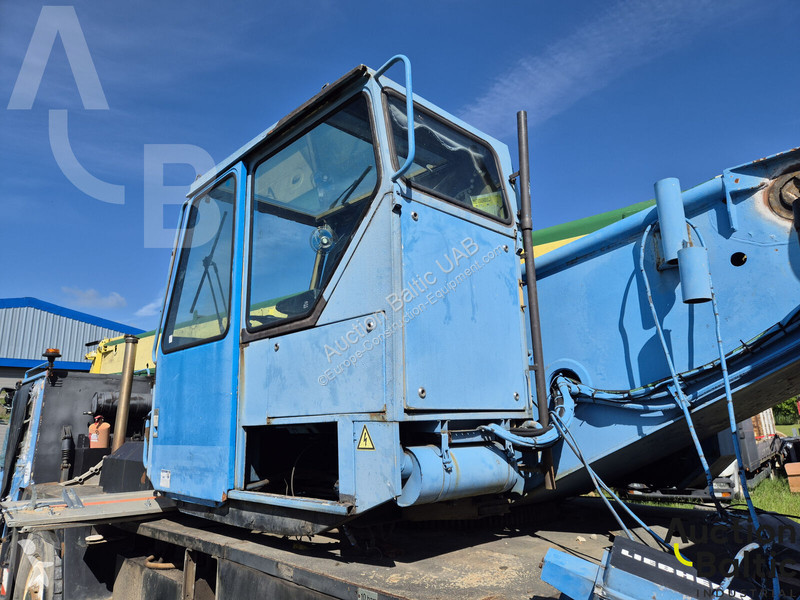 رافعة Liebherr 1025