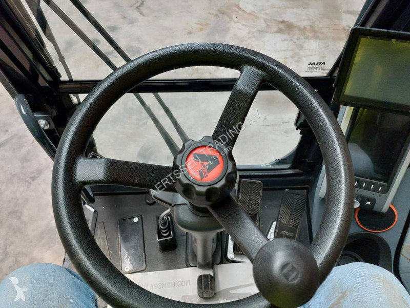 Lopatový nakládač Atlas 250 MH
