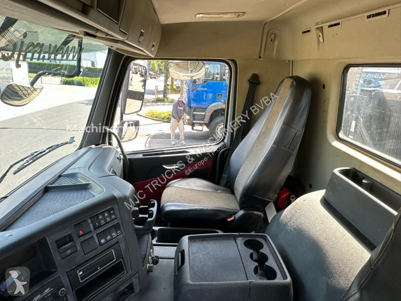 Camion Volvo FMX 330 8x4 TRIDEM + CRANE EFFER...