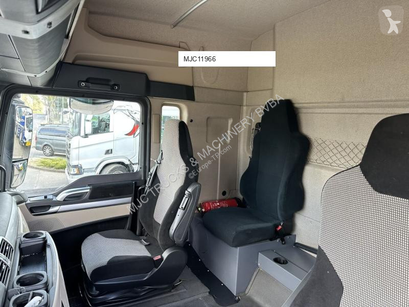 Kamion MAN TGX 35420 8x4-4 TRIDEM + CRANE...