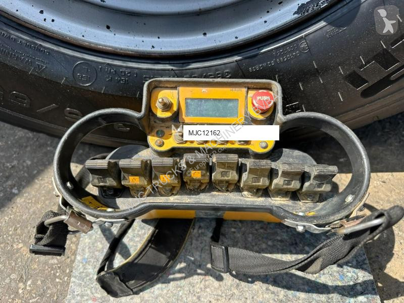 Camion Volvo FMX 330 8x4 TRIDEM + CRANE EFFER...