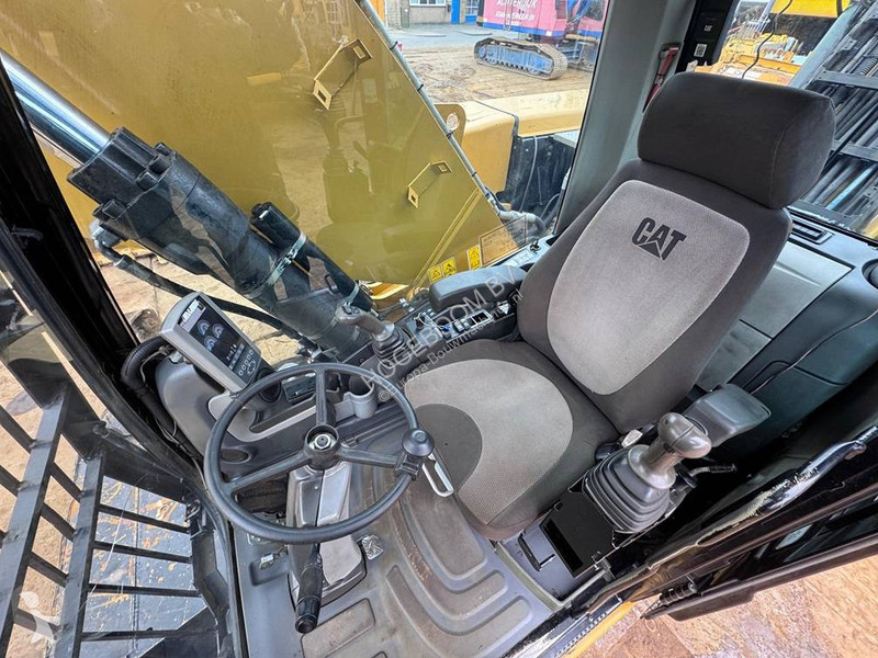 Kran Caterpillar M 322 D MH