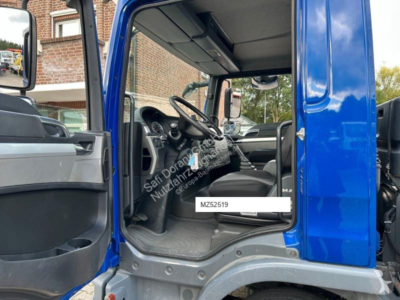 Grue MAN 7.180 mit Böcker Dachdeckerkran bis 37...