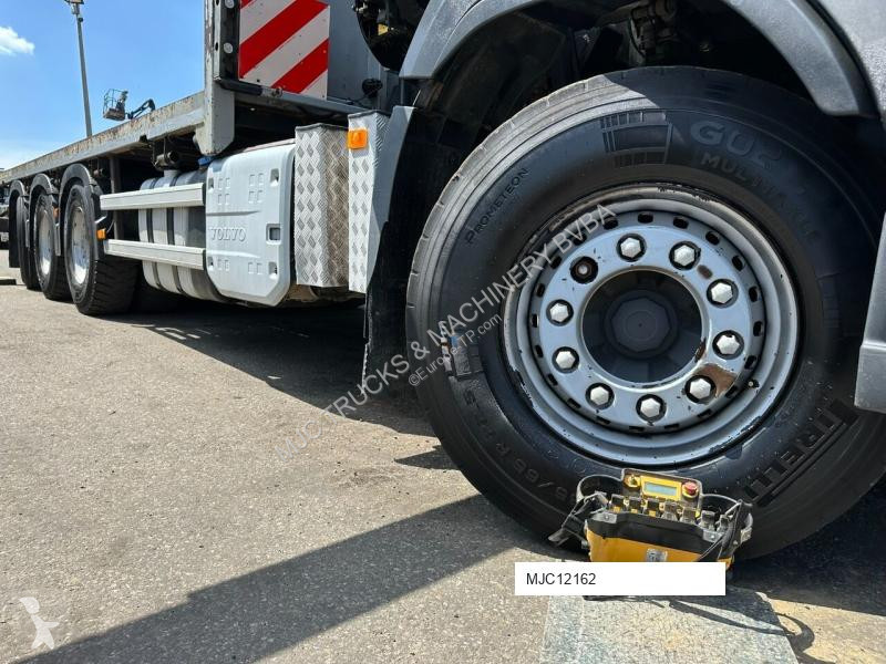Camion Volvo FMX 330 8x4 TRIDEM + CRANE EFFER...