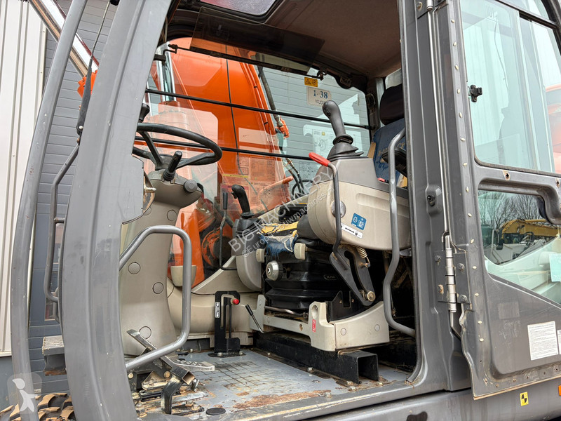 Rýpadlo Hitachi