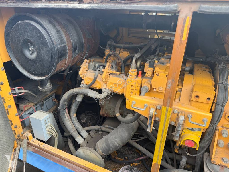 Žeriav Liebherr 843 HD