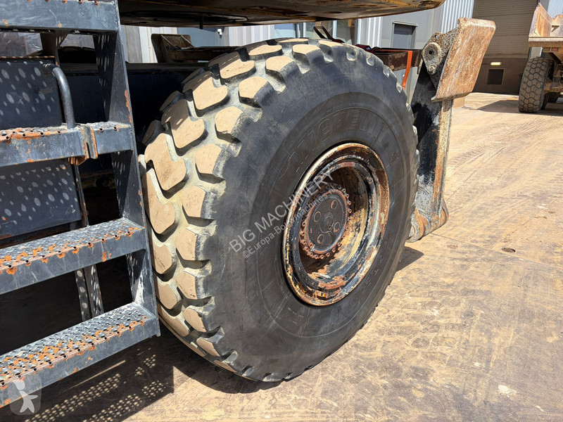Jeřáb Caterpillar M325DMH