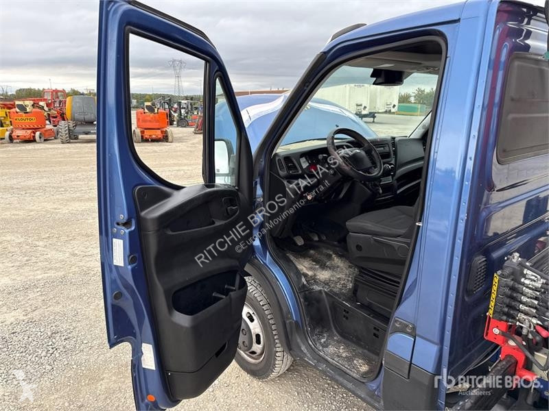 Kran Iveco HC Industrie HC33A3 700 kg on  Iveco...