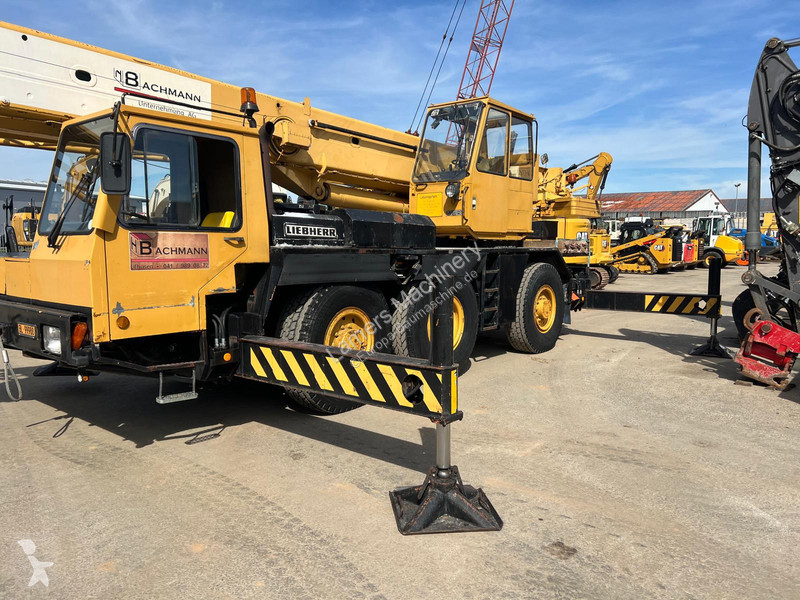 Žeriav Liebherr 1035-3 .