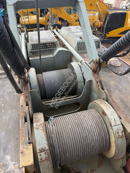 Žeriav Liebherr 843 HD