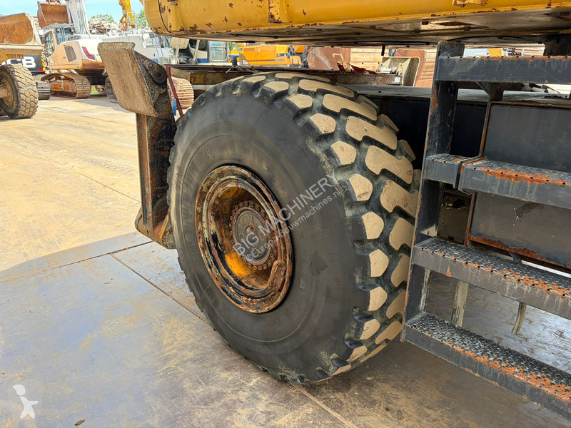 Jeřáb Caterpillar M325DMH
