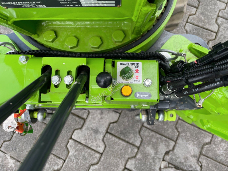Macara  UNIC URW295CBE/ Raupenkran / 8,8m / 2,9t