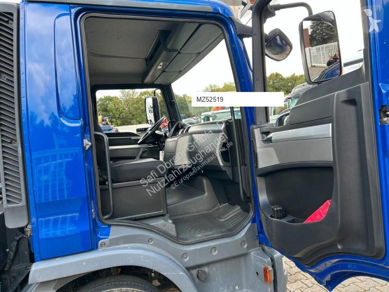 Grue MAN 7.180 mit Böcker Dachdeckerkran bis 37...