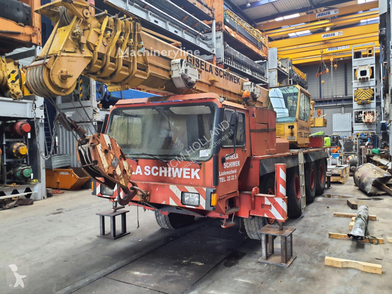 Žeriav Liebherr LTM 1050
