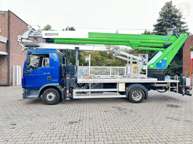 Grue MAN 7.180 mit Böcker Dachdeckerkran bis 37...