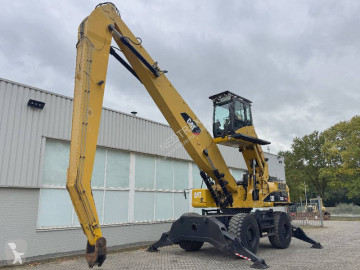 Autojeřáb Caterpillar