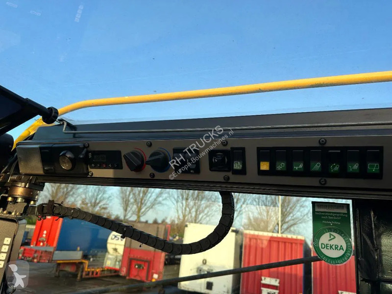 Grua Demag AC60 CITY CLASS 8X8 WHIT FLY JIP