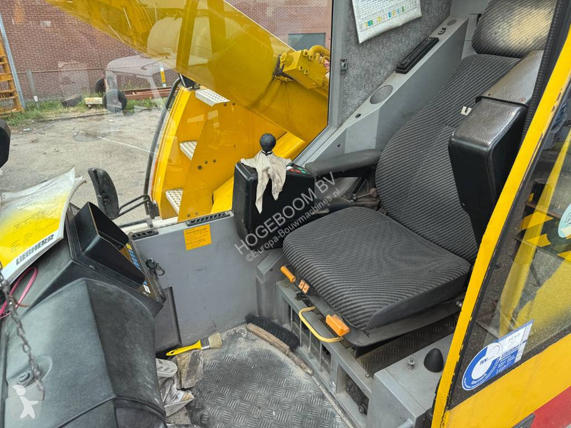 Grua Liebherr 1070-4.1 ( WHIT JIB )