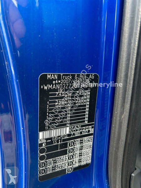 Grue MAN 7.180 mit Böcker Dachdeckerkran bis 37...