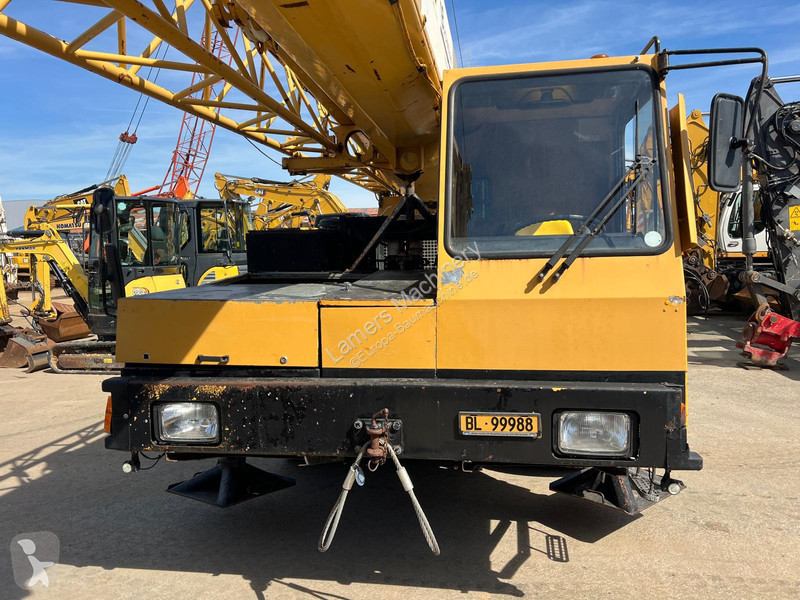 Žeriav Liebherr 1035-3 .