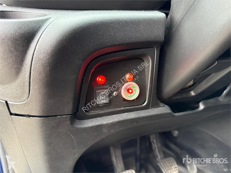 Kran Iveco HC Industrie HC33A3 700 kg on  Iveco...