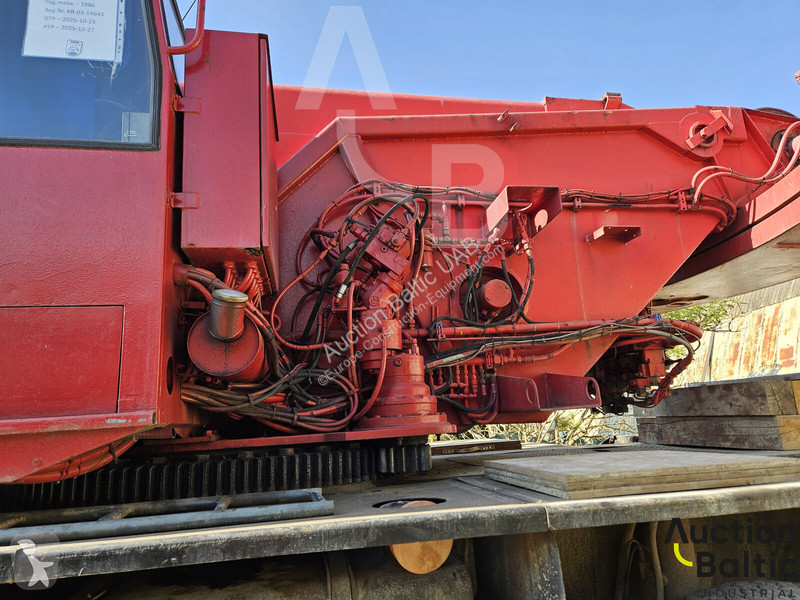 Žeriav Liebherr 1045