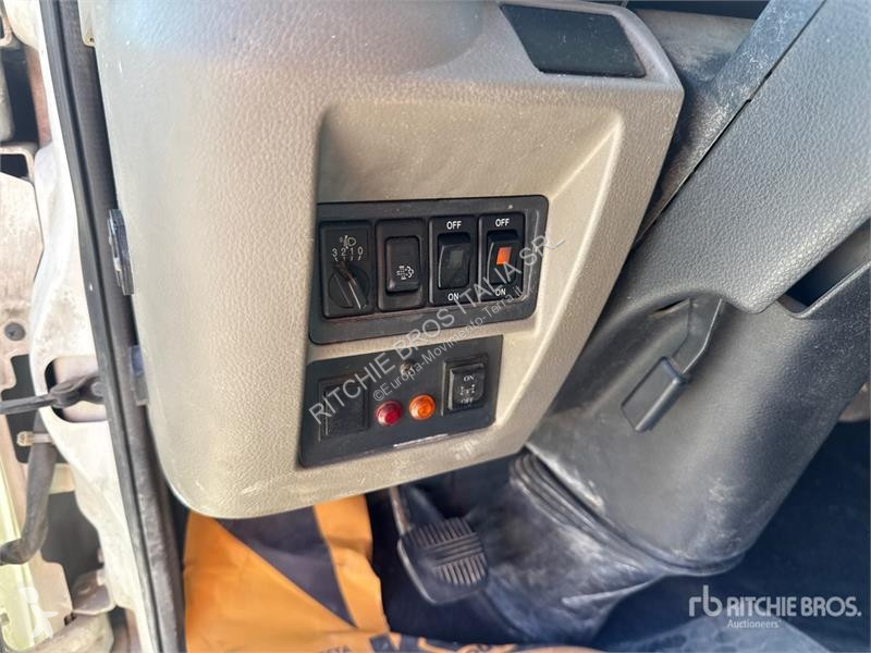Grua Nissan Fassi F32.A 0.23 Active 1600 kg on...