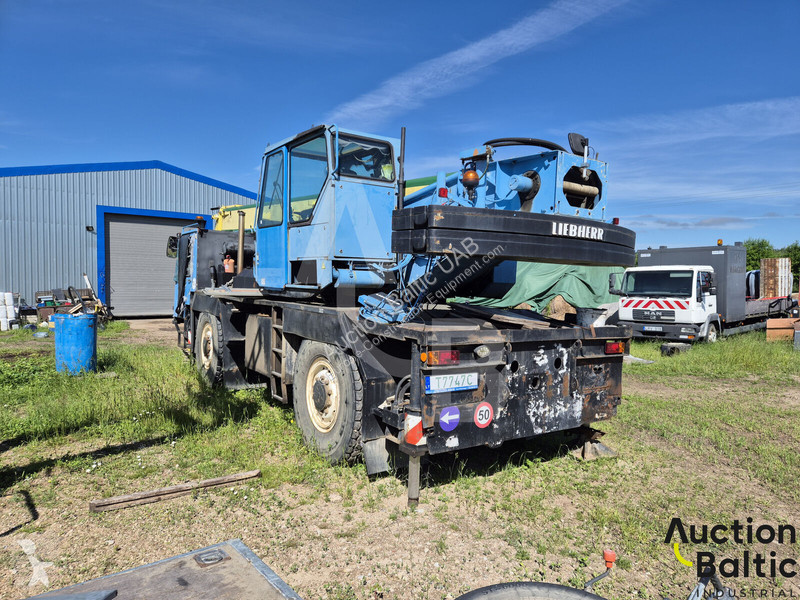 رافعة Liebherr 1025