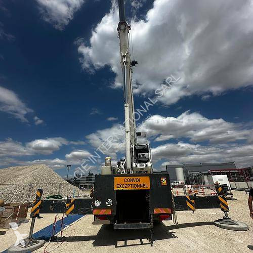 Grove  crane