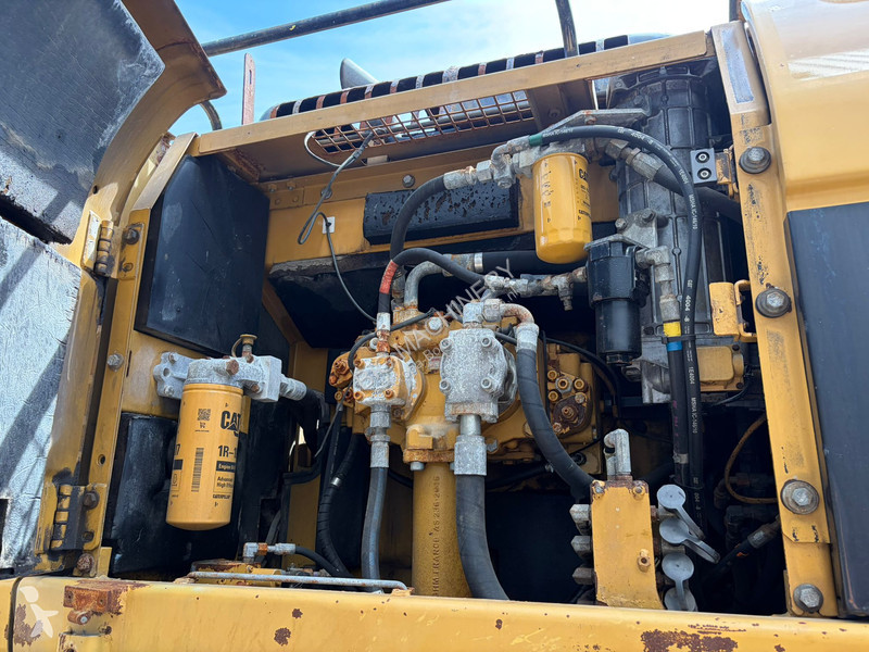 Jeřáb Caterpillar M325DMH