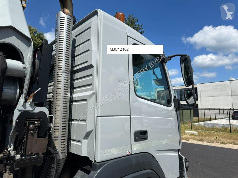 Camion Volvo FMX 330 8x4 TRIDEM + CRANE EFFER...