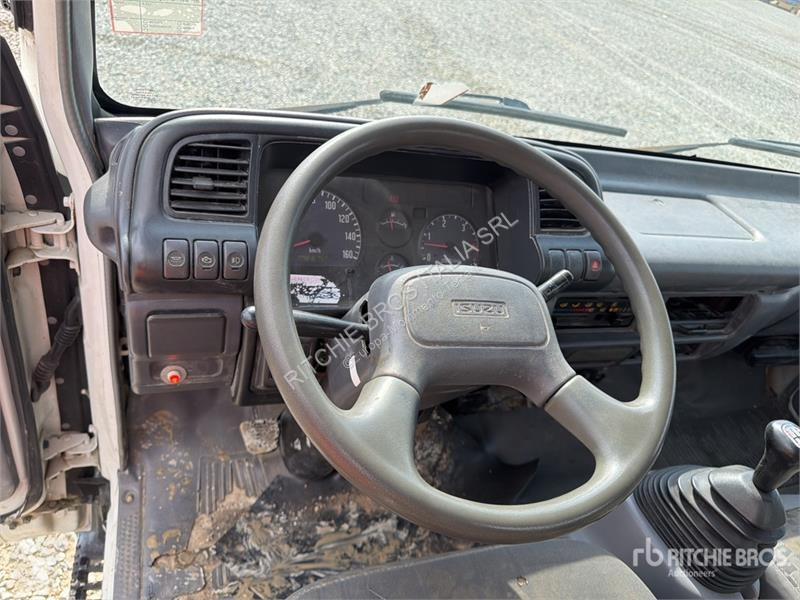 Dźwigi Isuzu 340K2 995 kg on Isuzu NPR77...